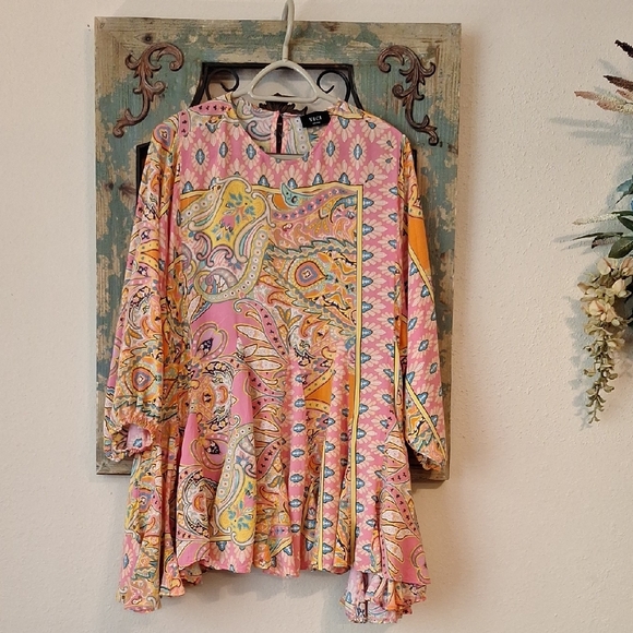 VICI Pink and Yellow Paisley Dress. Great Condition Size Small - Picture 4 of 11